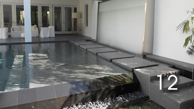 Glass & stainless steel water feature